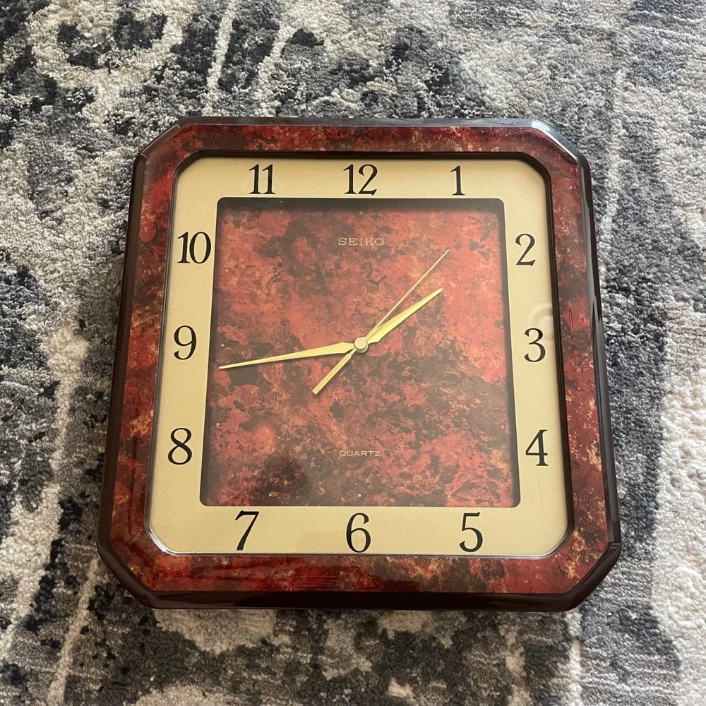 Seiko Quartz Wall Clock Vintage Red‎ Marble Burl Wood Style Square 11.5in